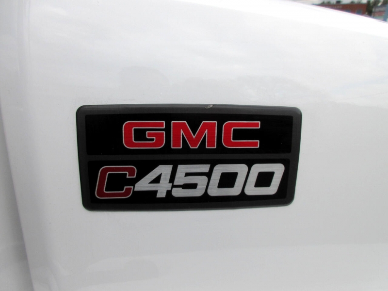 GMC C4500 2004 price $29,990