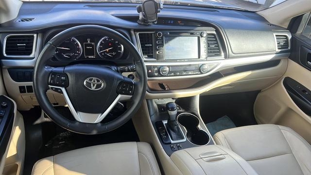 Toyota Highlander 2016 price $18,500