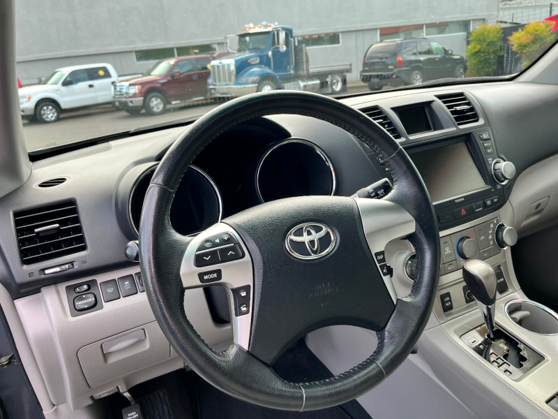 Toyota Highlander 2012 price $17,880