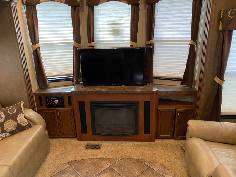 SIERRA BY FR DESTINATION 385 2015 price $25,950