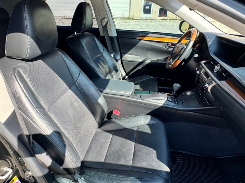 Lexus ES 300h 2014 price $13,500
