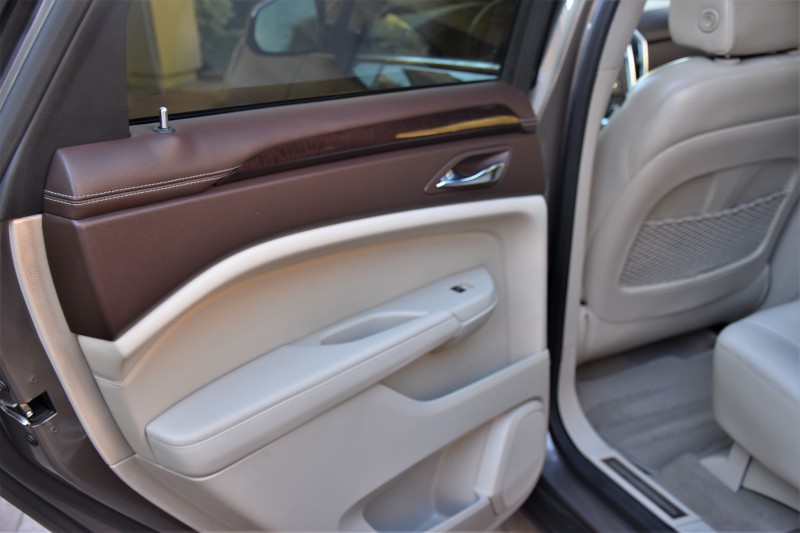 Cadillac SRX 2011 price $15,800