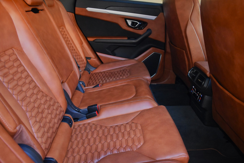 Lamborghini Urus 2020 price $176,000
