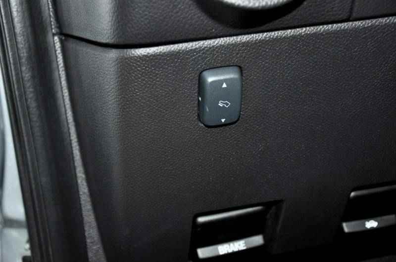 Lincoln Navigator AWD 2012 price $29,800