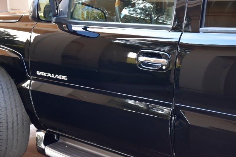 Cadillac Escalade 2004 price $11,500