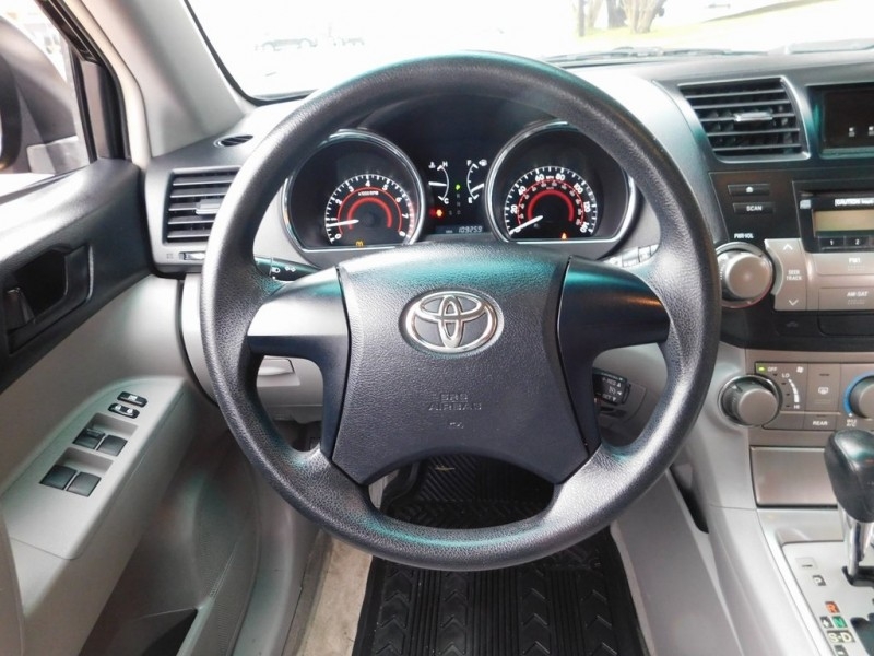 Toyota Highlander 2008 price $9,399