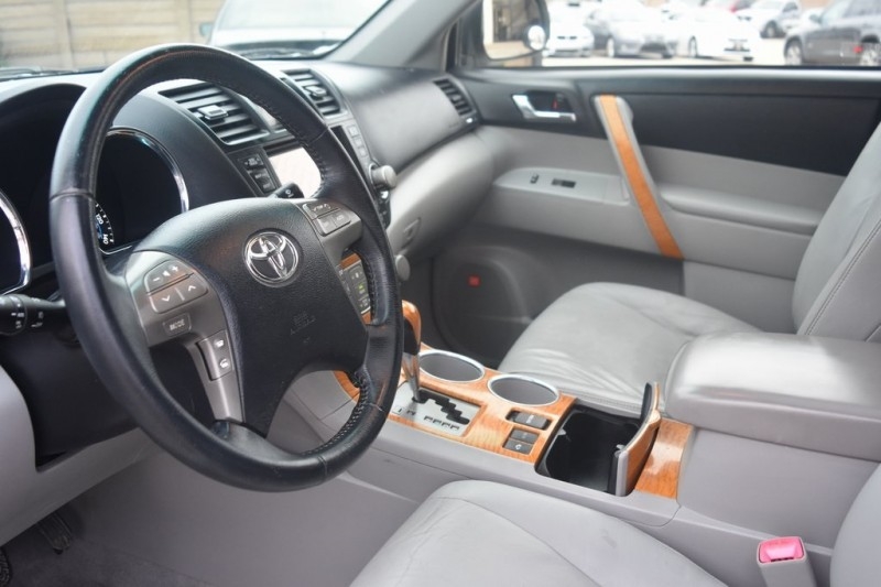 Toyota Highlander 2008 price $12,599