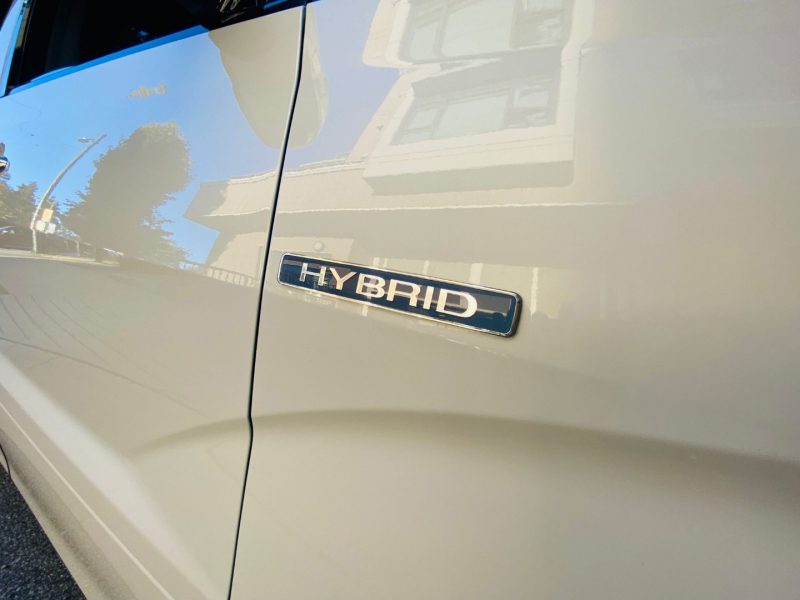 Toyota Alphard Hybrid 2007 price $16,900