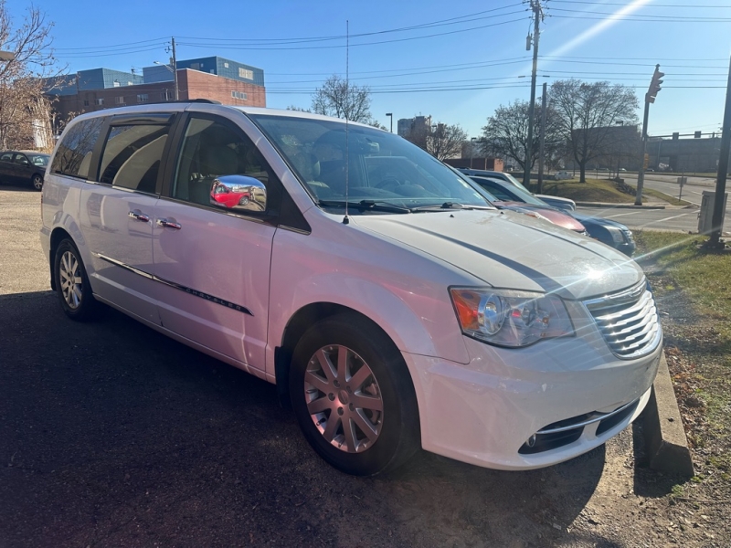 CHRYSLER TOWN & COUNTRY 2012 price $5,800