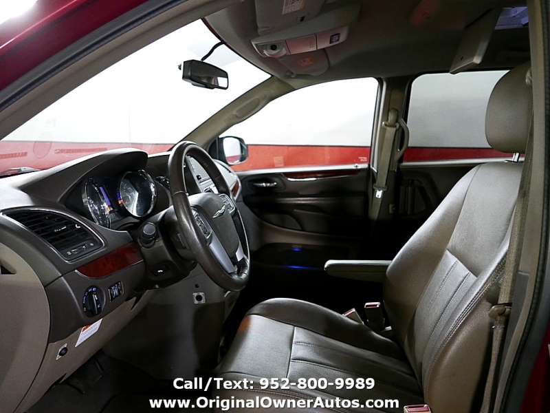 Chrysler Town & Country 2012 price $11,995