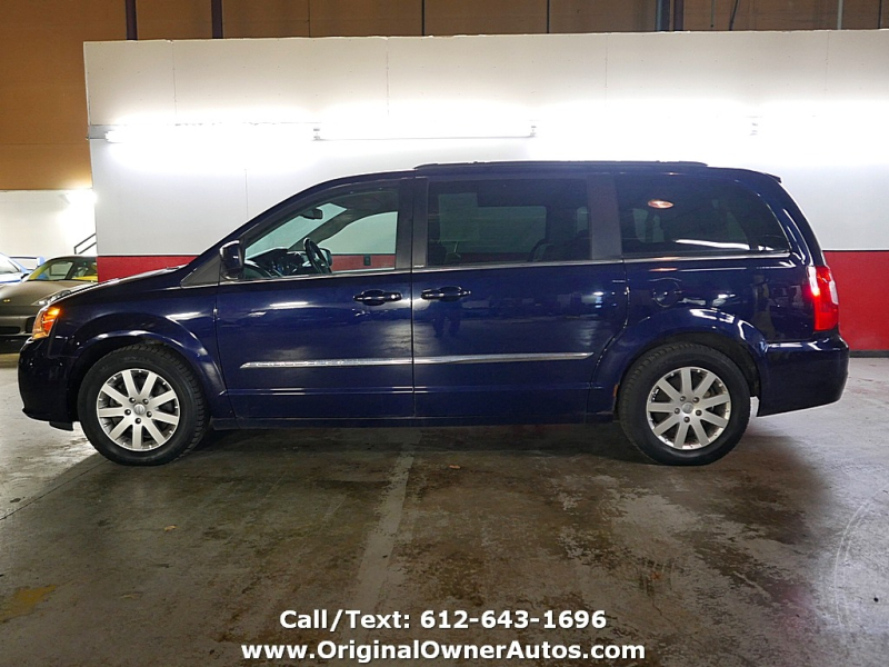 Chrysler Town & Country 2012 price $5,495