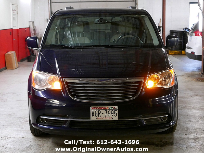 Chrysler Town & Country 2012 price $5,495