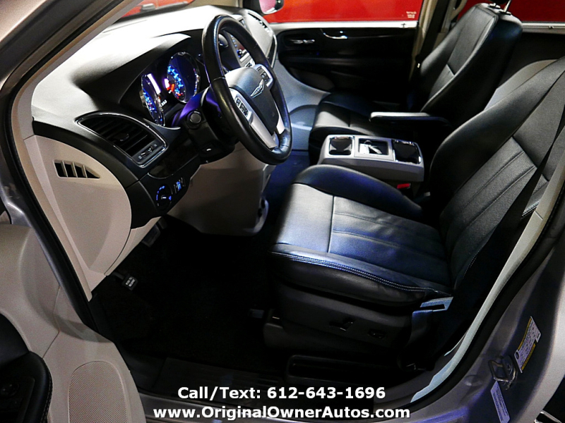 Chrysler Town & Country 2014 price $12,995