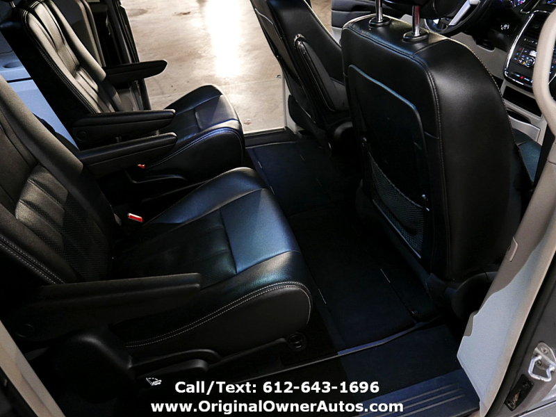 Chrysler Town & Country 2014 price $12,995