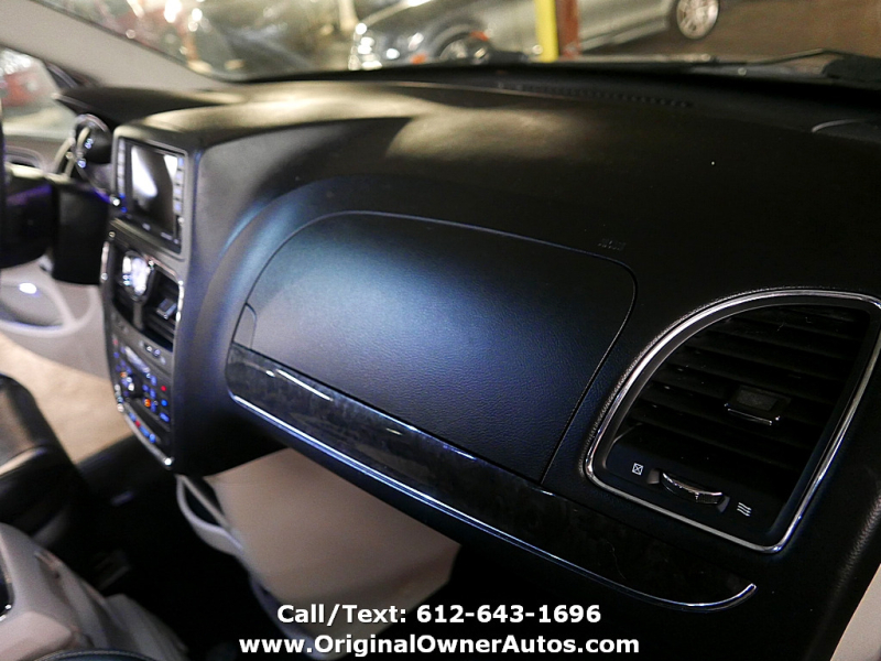 Chrysler Town & Country 2014 price $13,995