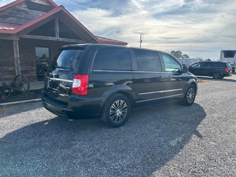 Chrysler Town & Country 2014 price $13,900