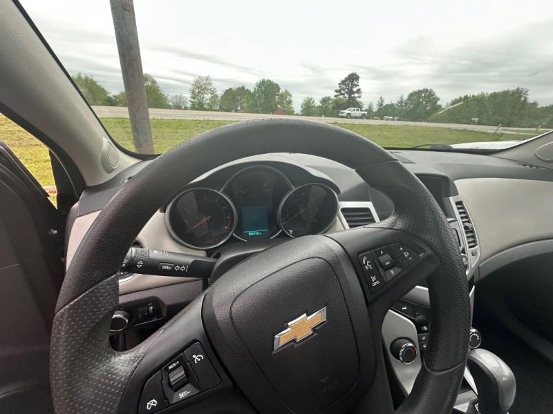 Chevrolet Cruze 2015 price $12,900