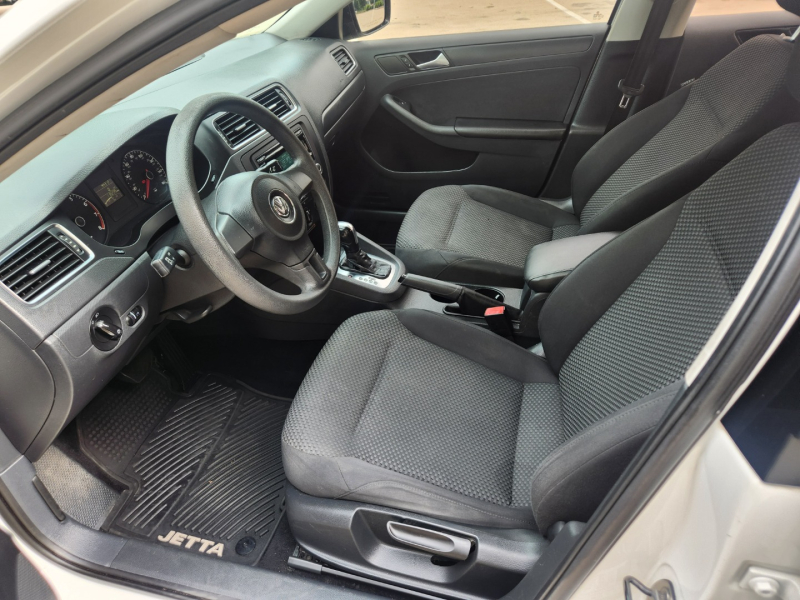 Volkswagen Jetta Sedan 2013 price $6,400