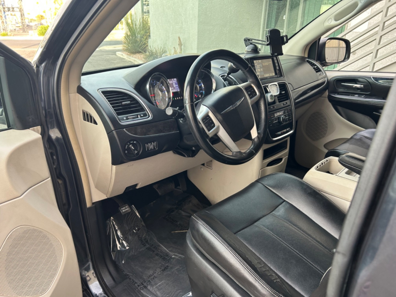 Chrysler Town & Country 2014 price $7,999