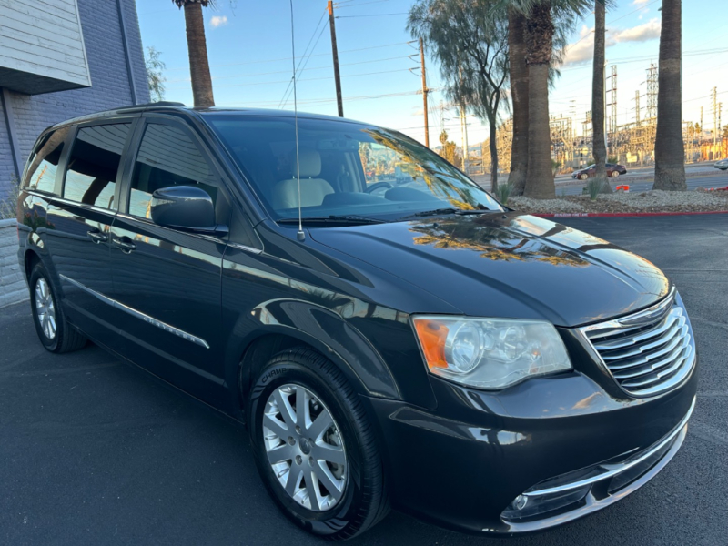 Chrysler Town & Country 2012 price $6,999