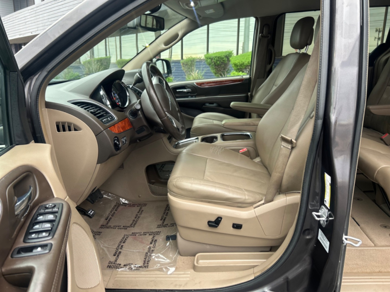 Chrysler Town & Country 2015 price $7,999