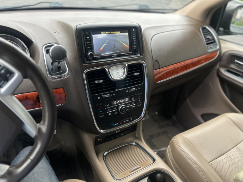 Chrysler Town & Country 2015 price $7,999