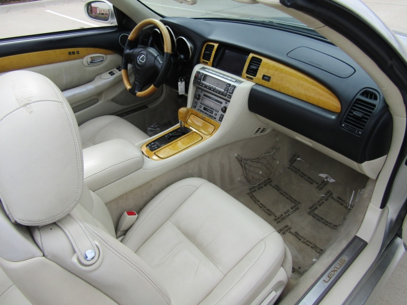 Lexus SC 430 2002 price $10,950