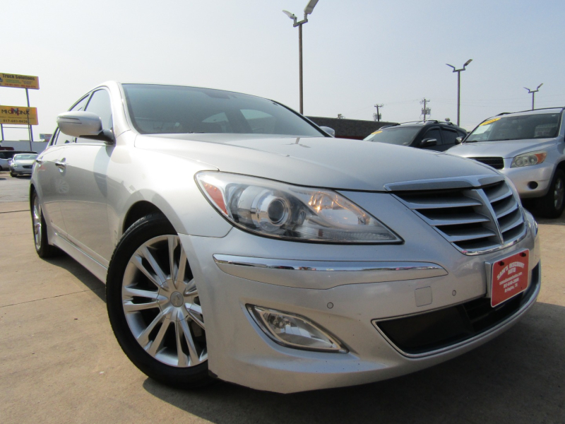 Hyundai Genesis 2013 price $8,450