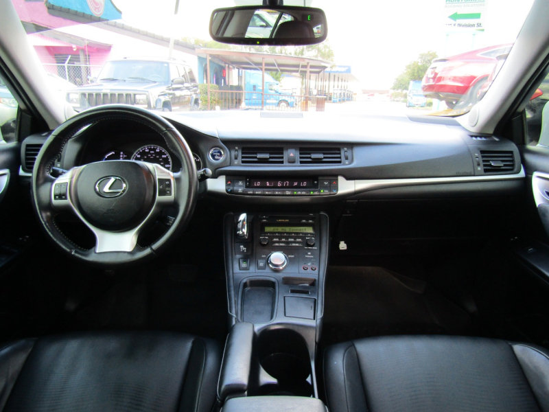 Lexus CT 200h 2013 price $12,950