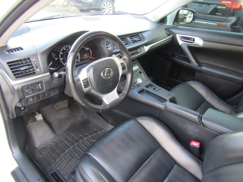 Lexus CT 200h 2013 price $12,950