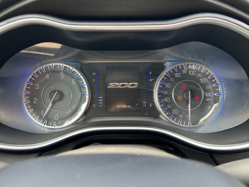 Chrysler 200 2015 price $5,995