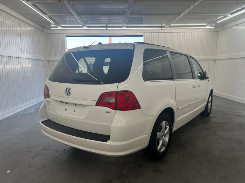 Volkswagen Routan 2011 price $6,995