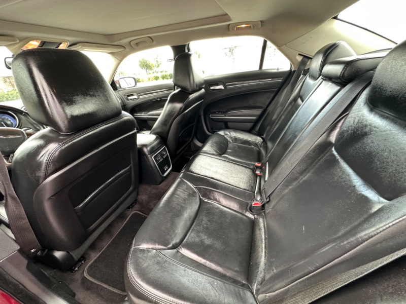 Chrysler 300 2018 price $15,995