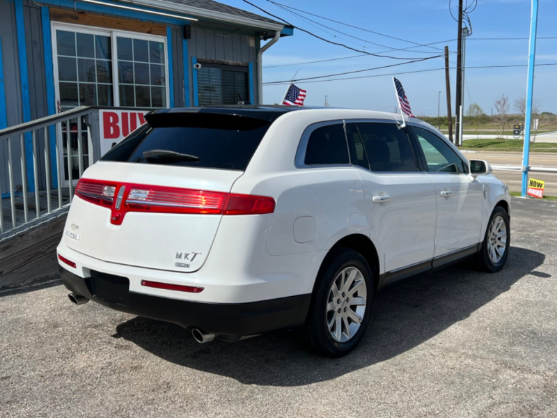 Lincoln MKT 2015 price $11,995