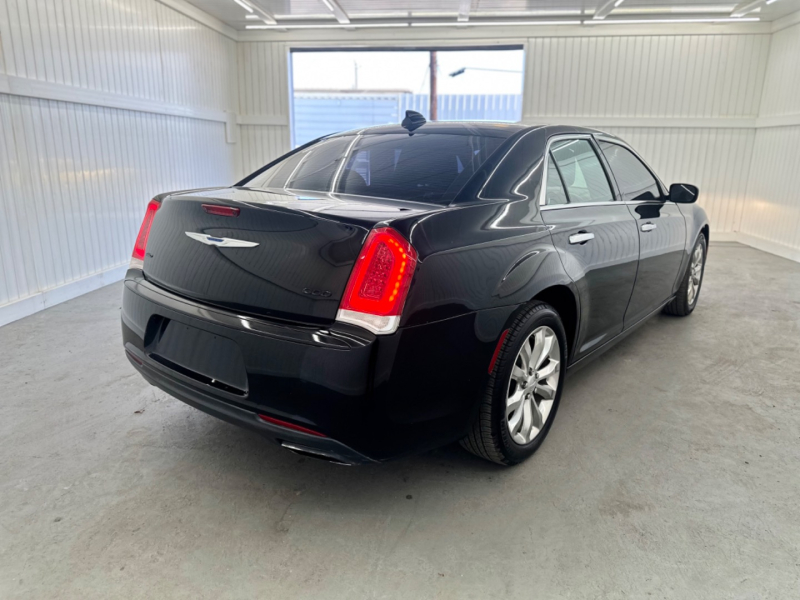Chrysler 300 2018 price $13,995