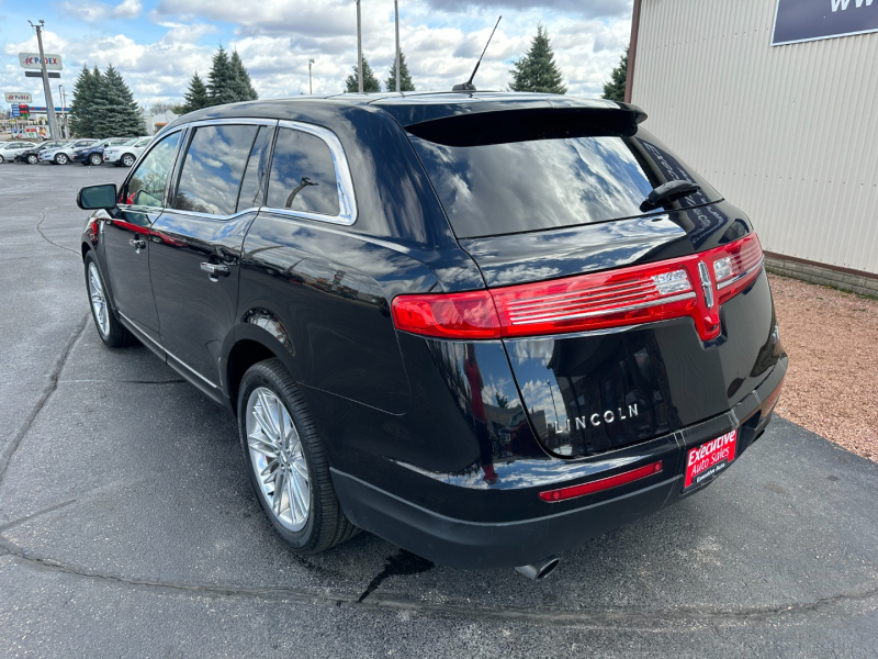 Lincoln MKT 2019 price $18,990