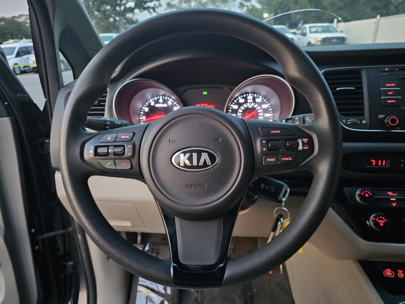 Kia Sedona 2015 price $10,299
