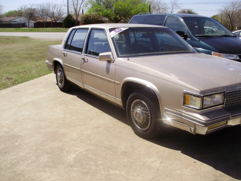 Cadillac Deville 1988 price $1,500