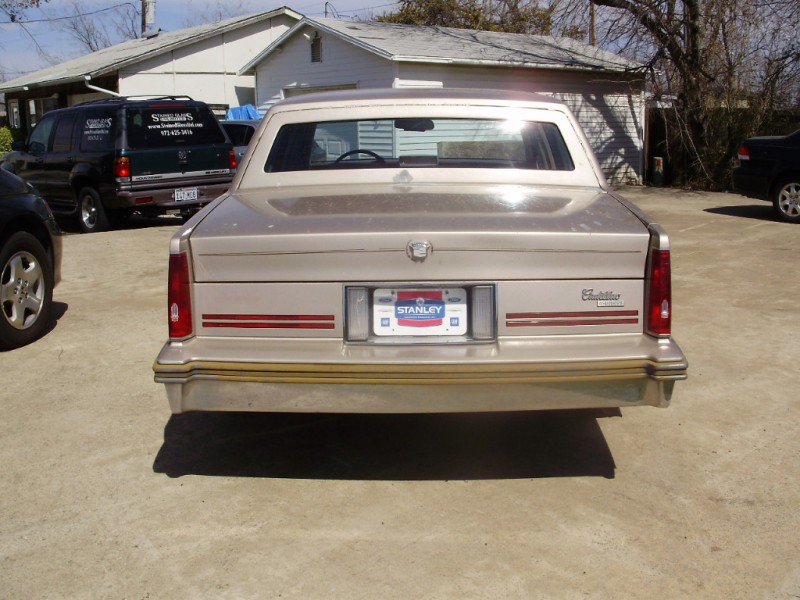 Cadillac Deville 1988 price $1,500
