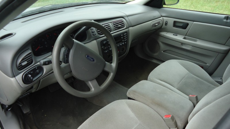 Ford Taurus 2005 price $2,800