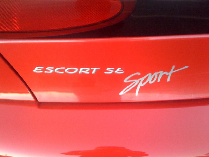 Ford Escort 1999 price $2,500