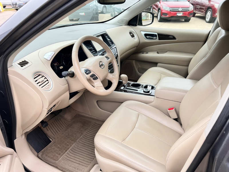 Nissan Pathfinder 2015 price $9,595