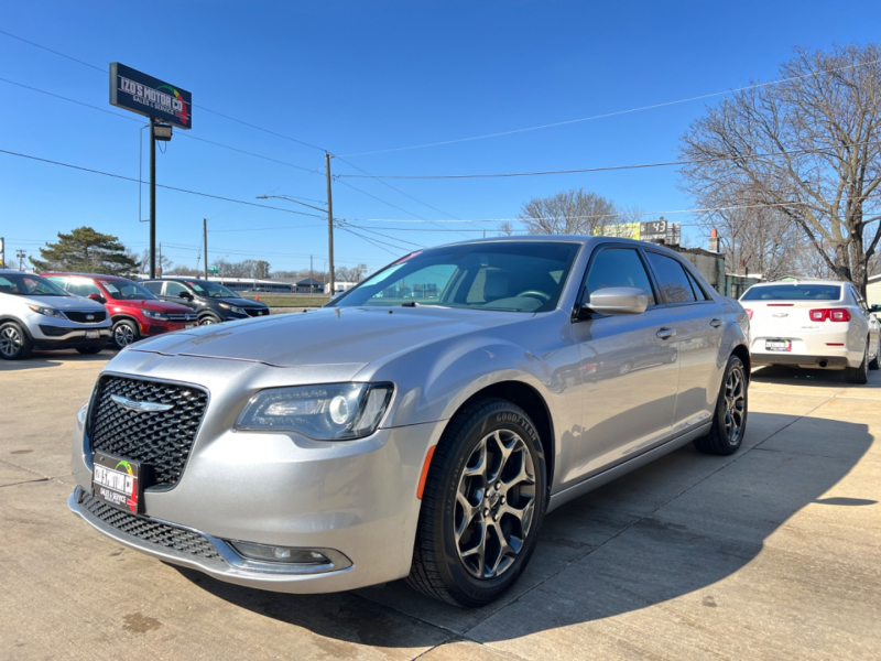 Chrysler 300 2017 price $18,595