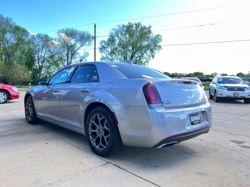 Chrysler 300 2017 price $17,595