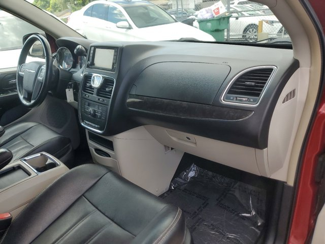 Chrysler Town & Country 2014 price $9,495