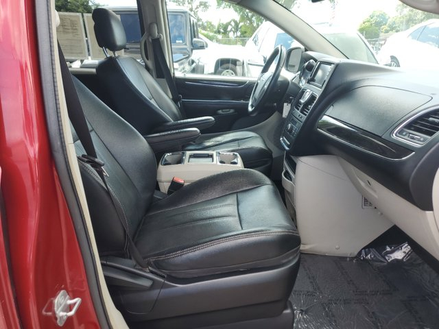 Chrysler Town & Country 2014 price $9,495