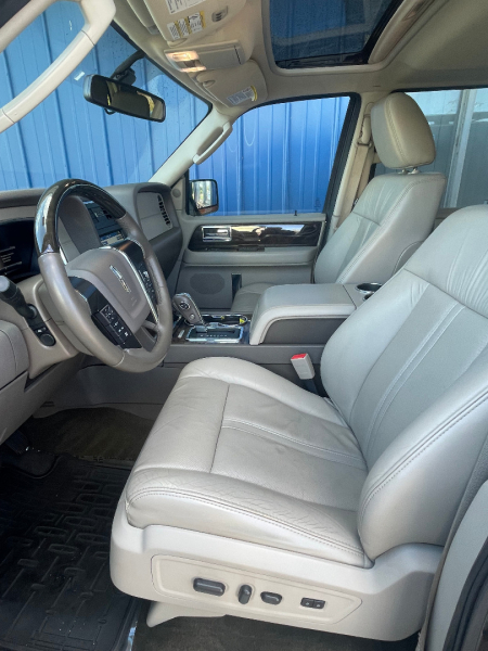 Lincoln Navigator 2016 price $24,998