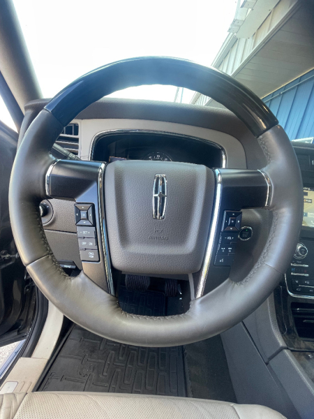 Lincoln Navigator 2016 price $22,998