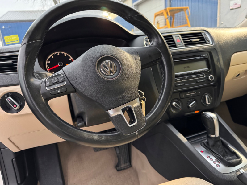 Volkswagen Jetta Sedan 2011 price $5,998