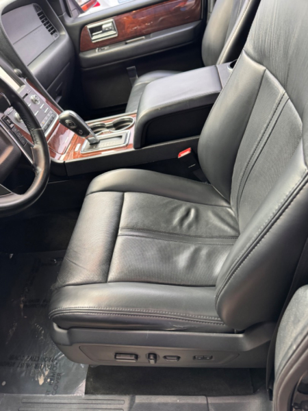 Lincoln Navigator L 2017 price $18,998